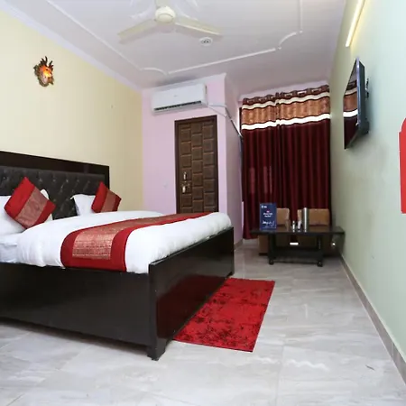 Hotel Oyo 11504 N D Star Residency